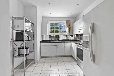 3694 Queenston Drive, ON L5C 2H2