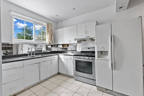 3694 Queenston Drive, ON L5C 2H2