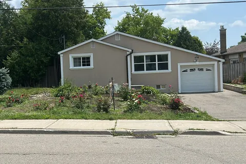 3694 Queenston Drive, ON L5C 2H2
