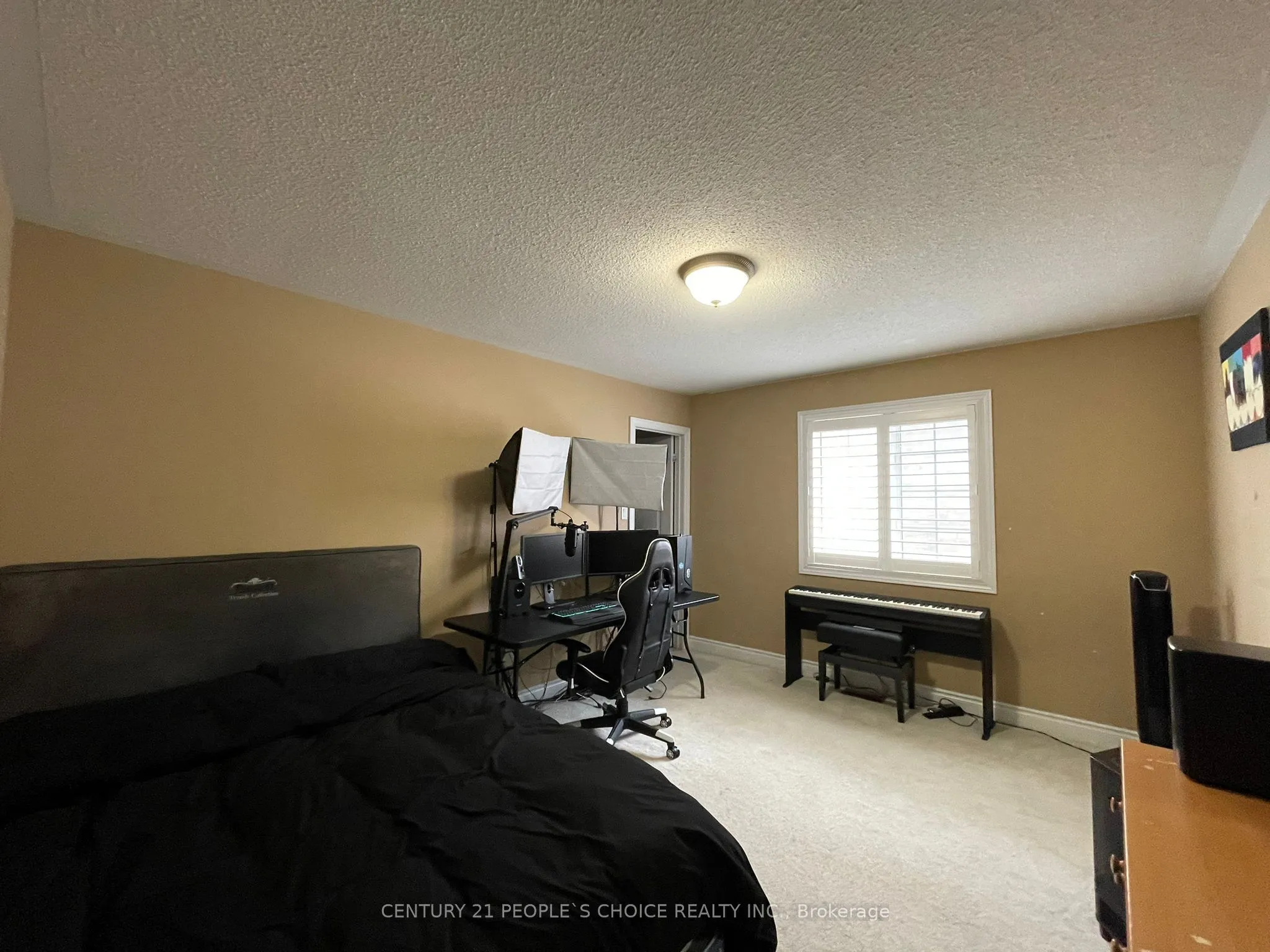 128 Mount Royal Circle, ON L6P 1W4