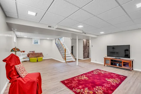 40 Whitley Avenue, ON M3K 1A2