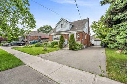 40 Whitley Avenue, ON M3K 1A2