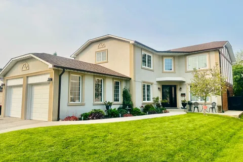 32 Madrid Crescent, ON L6S 2X4