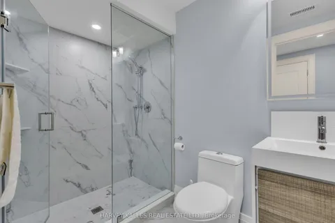 29 Leland Avenue, ON M8Z 2X6
