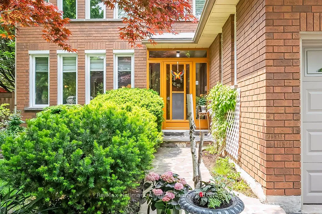 1151 Manor Road, Oakville, ON L6M 1G3