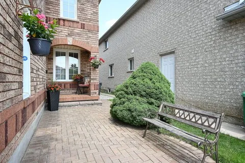 7019 Graydon Court, Mississauga, ON L5N 7H4
