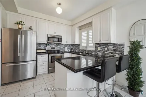 28 Showboat Crescent, Brampton, ON L6V 4R5