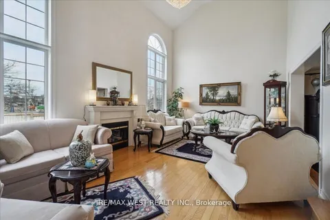 28 Showboat Crescent, Brampton, ON L6V 4R5