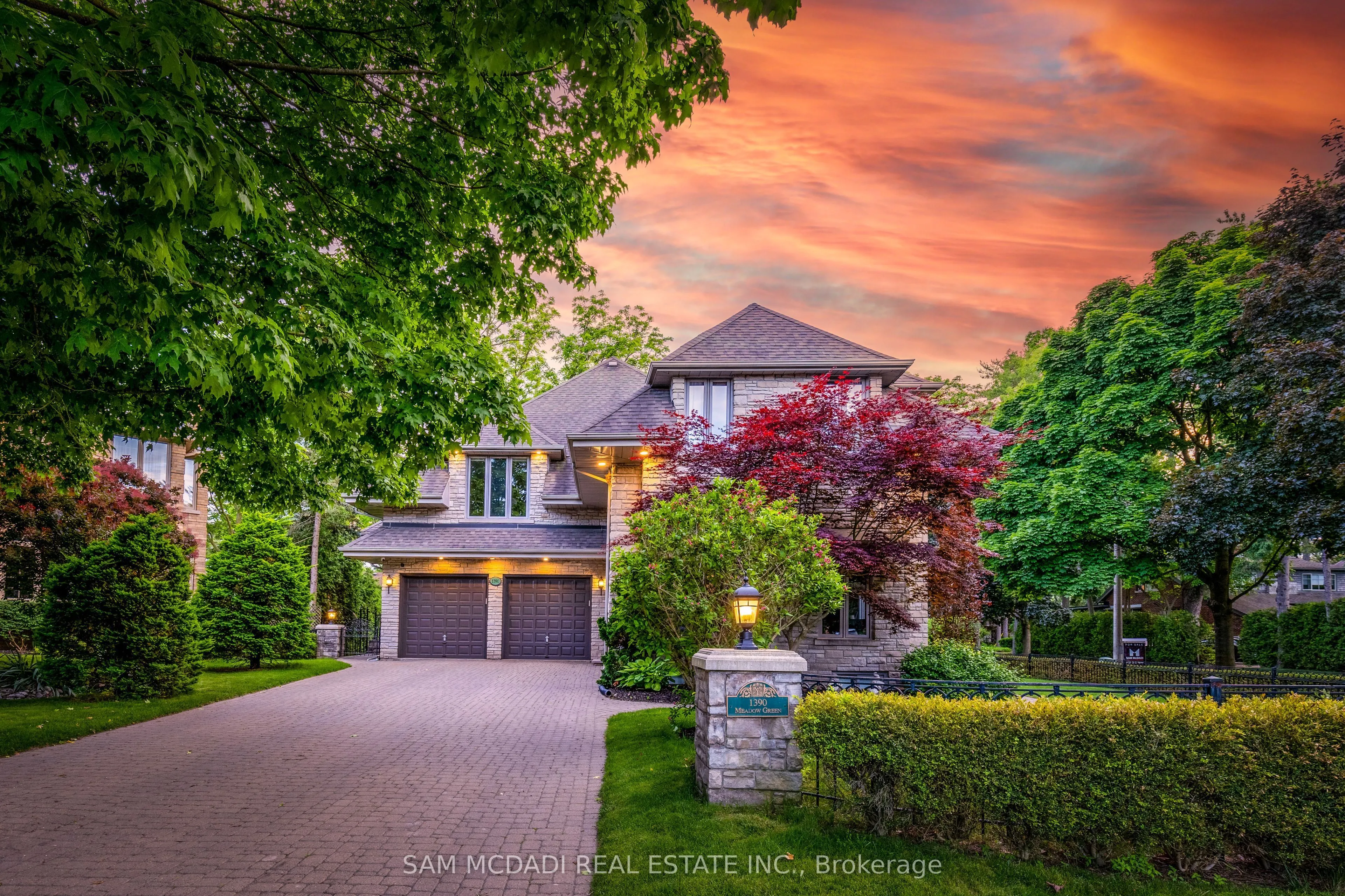 1390 Meadow Green Court, ON L5H 4J3