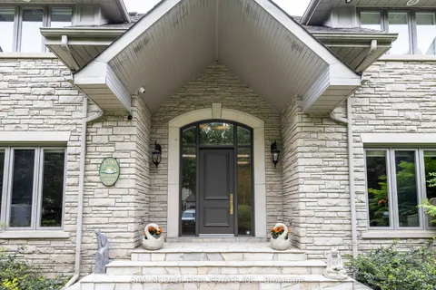 1390 Meadow Green Court, ON L5H 4J3