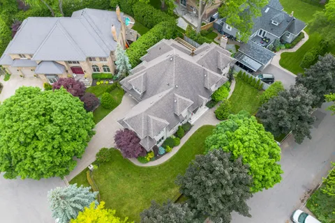 1390 Meadow Green Court, ON L5H 4J3