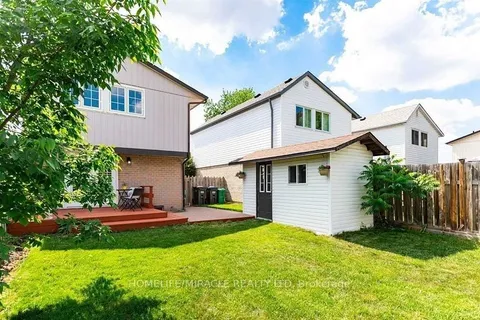 12 Huckleberry Square, ON L6S 1Y2