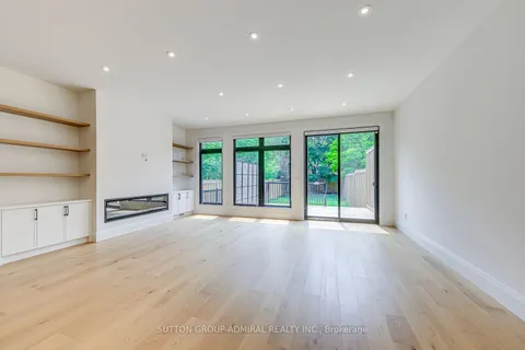 1026 Roosevelt Road, ON L5G 3Y8