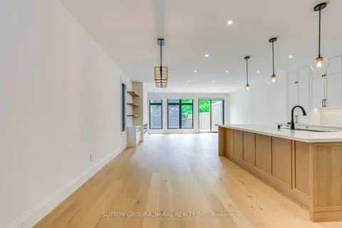 1026 Roosevelt Road, ON L5G 3Y8