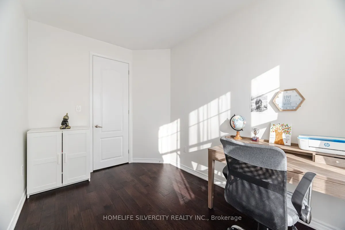 13 Fenchurch Drive, ON L7A 4G5