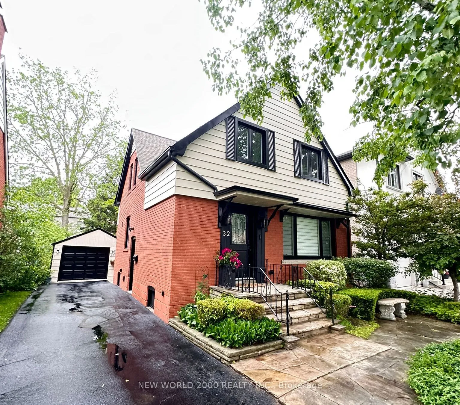 32 Edwalter Avenue, ON M8Y 1Z3