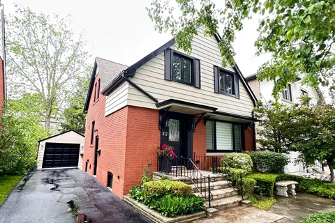 32 Edwalter Avenue, ON M8Y 1Z3