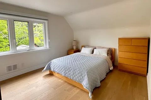 32 Edwalter Avenue, ON M8Y 1Z3
