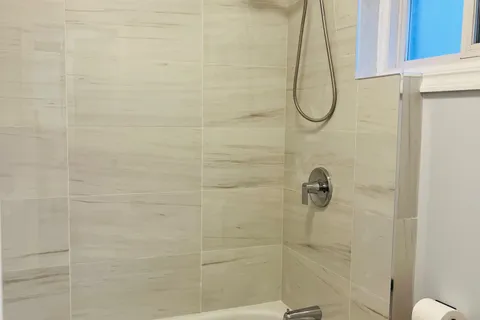 912 Beechwood Avenue, ON L5G 4E2