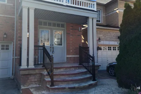 14 Beckenham Road, Brampton, ON L6P 2L7