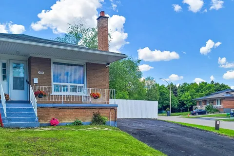 3339 Victory Crescent, ON L4T 1M2