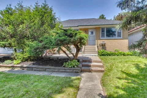 34 Glen Belle Crescent, ON M6A 1S3