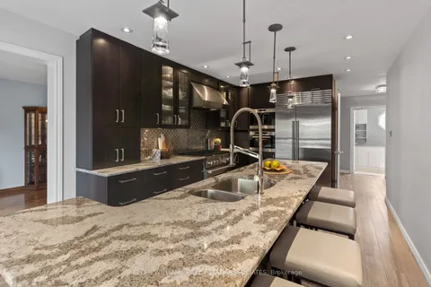 3856 Trelawny Circle, ON L5N 6S4