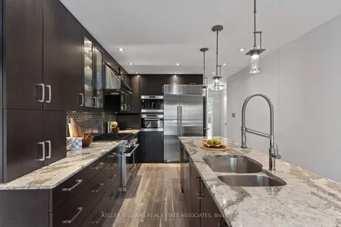 3856 Trelawny Circle, ON L5N 6S4