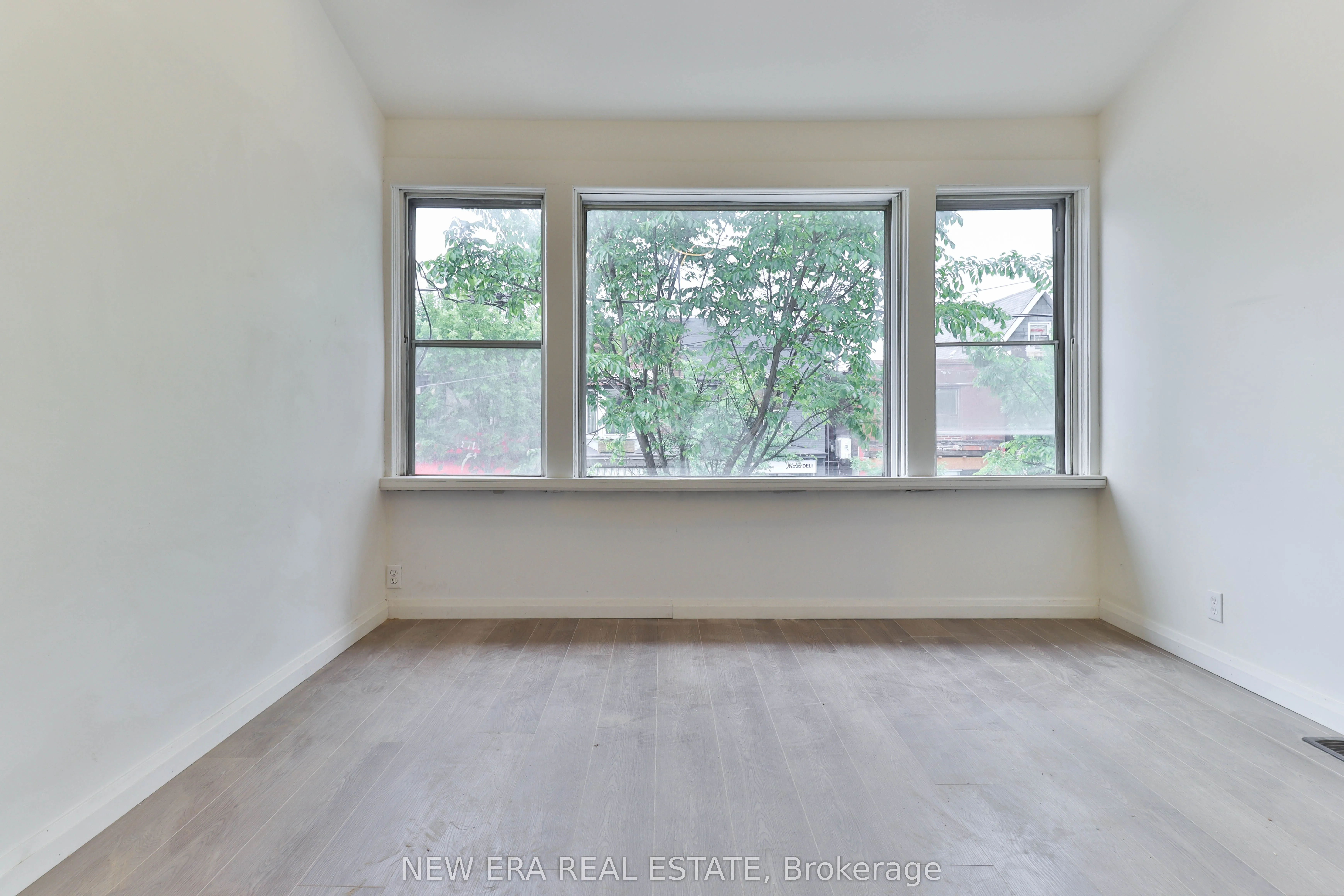 990 Dovercourt Road, ON M6H 2X5