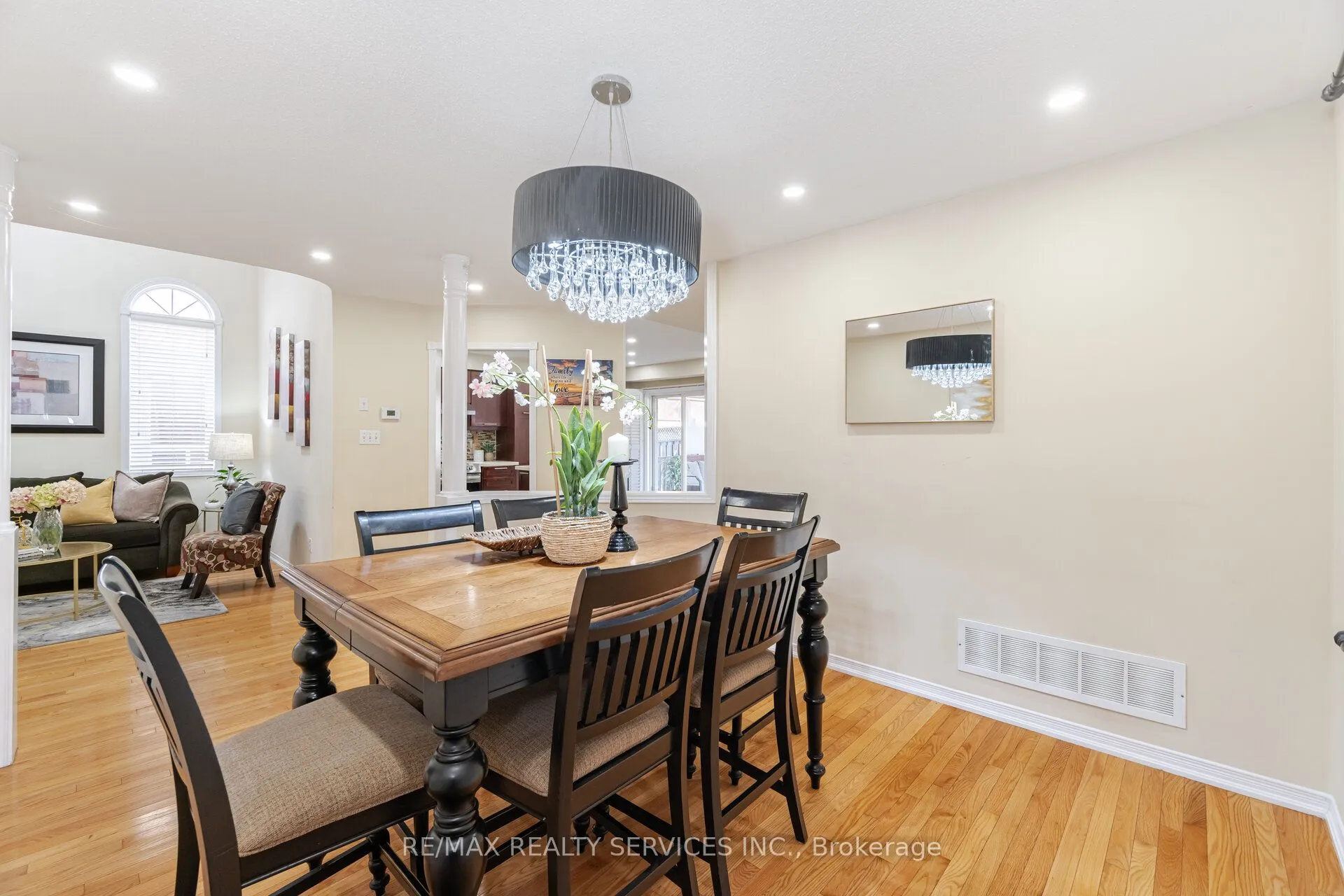 21 Queen Mary Drive, Brampton, ON L7A 1X7
