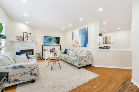 21 Queen Mary Drive, Brampton, ON L7A 1X7