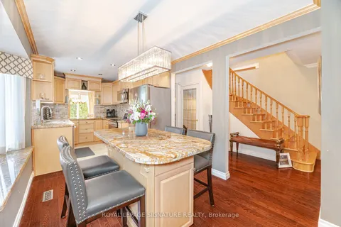 1575 Dewberry Crescent, ON L4W 3B6