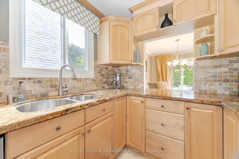 1575 Dewberry Crescent, ON L4W 3B6