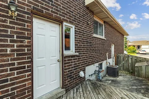 32 Maitland Street, ON L6S 3B8