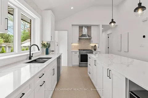 877 Condor Drive, ON L7T 3A8