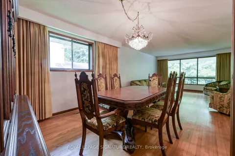 172 Glenview Drive, ON L5G 4N2