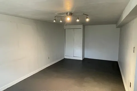 522 Weynway Court, ON L6L 4G7
