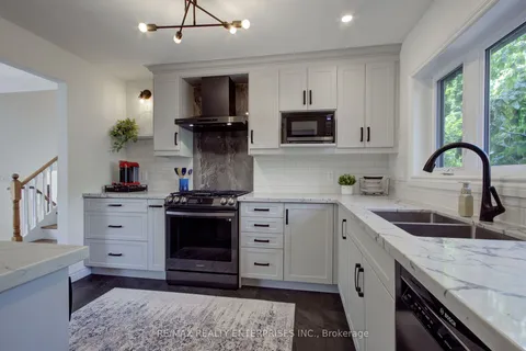 2137 Truscott Drive, ON L5J 2A7