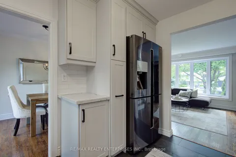 2137 Truscott Drive, ON L5J 2A7