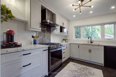 2137 Truscott Drive, ON L5J 2A7