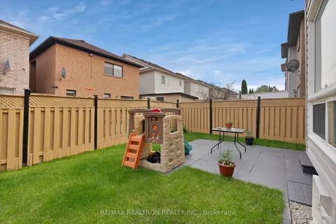 18 Chestermere Crescent, ON L7A 2E3