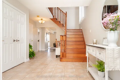 40 Emily Carr Crescent, ON L7E 2K9