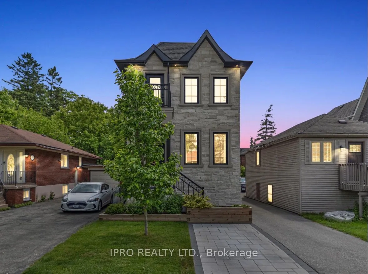 228 Angelene Street, ON L5G 1X4