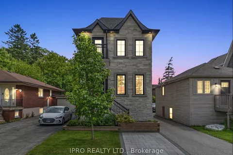 228 Angelene Street, ON L5G 1X4