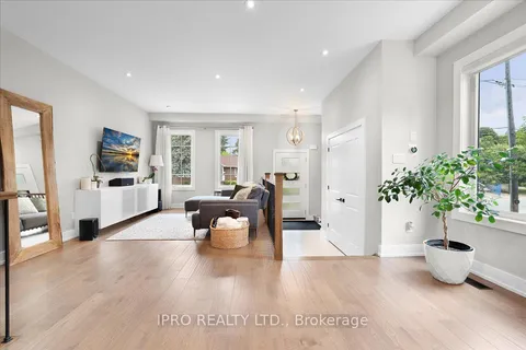 228 Angelene Street, ON L5G 1X4