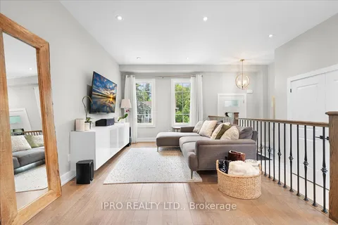 228 Angelene Street, ON L5G 1X4