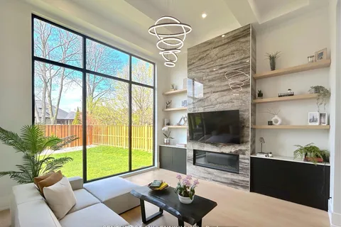 318 Tuck Drive, ON L7L 2R3