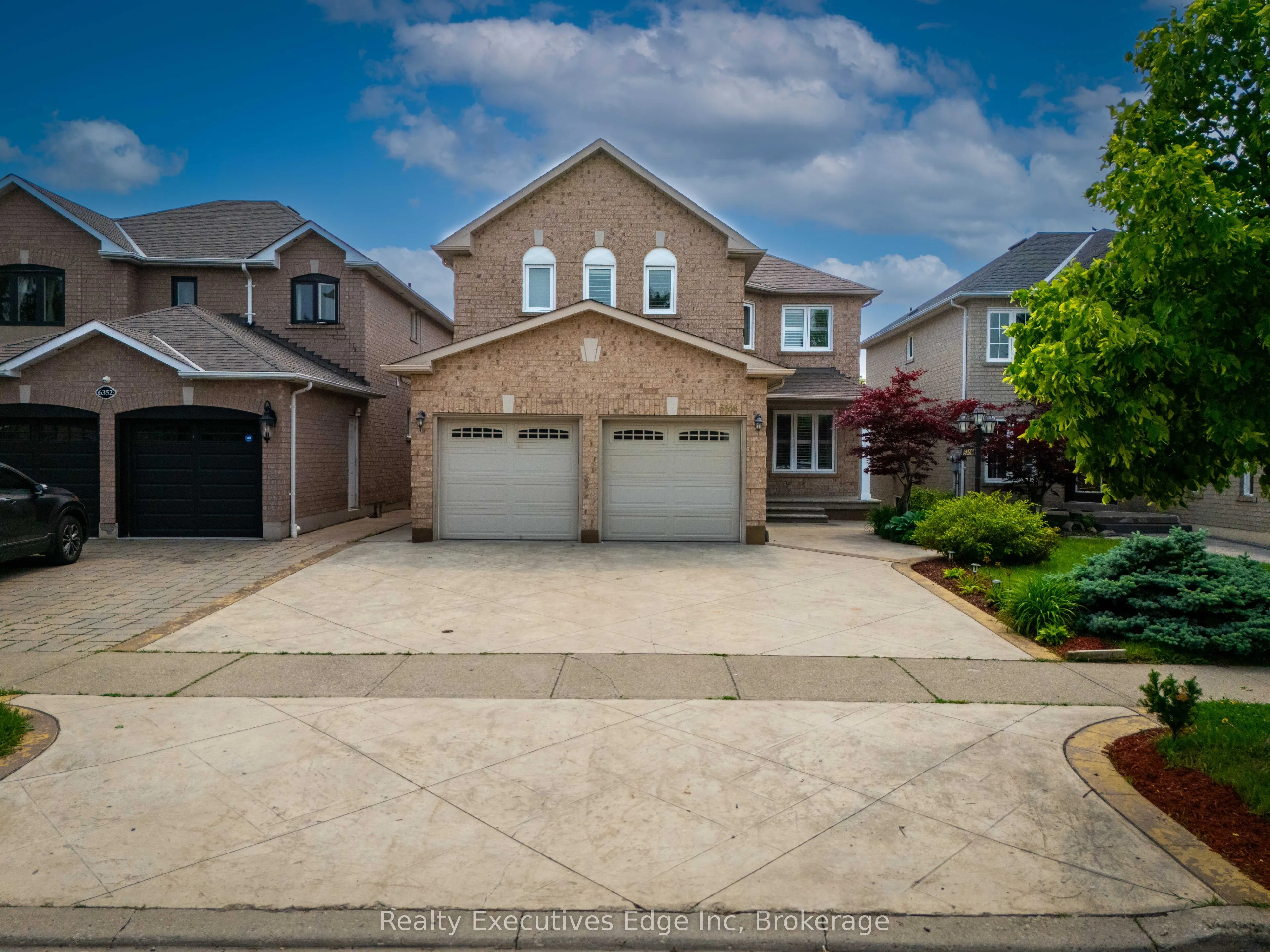 6356 Newcombe Drive, Mississauga, ON L5V 2G5