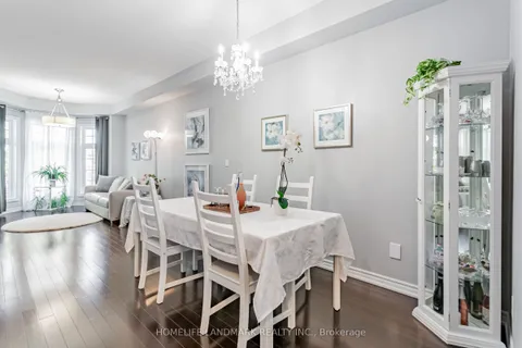 523B Royal York Road, ON M8Y 2S5