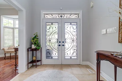 5 Xavier Court, ON L6Y 5S1